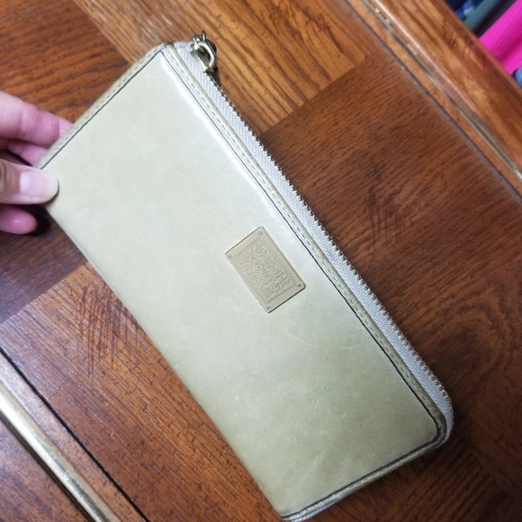 Poppy collection- Coach Wallet - Picture 3 of 3